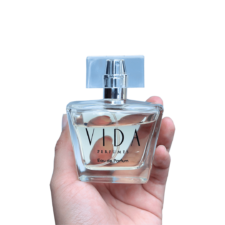 Primer perfume paraguayo en mano VIDA perfumes