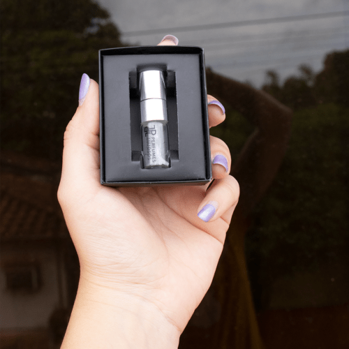 Caja abierta del primer perfume "Eau de Parfum" masculino paraguayo CAOS For Men PL PERFUMES LUJOSOS