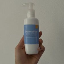 Gel de limpieza mixta a grasa de la marca DermaSkin hecho en Paraguay